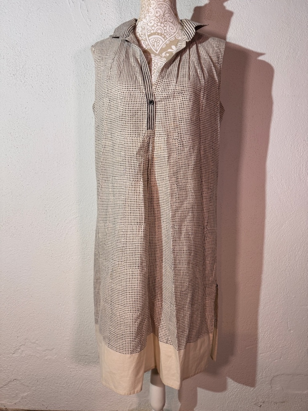 Bess Nielsen // Sleeveless Collared Shift Dress in Black & Cream size XL a26